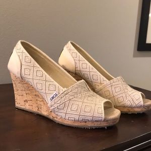 Toms wedges